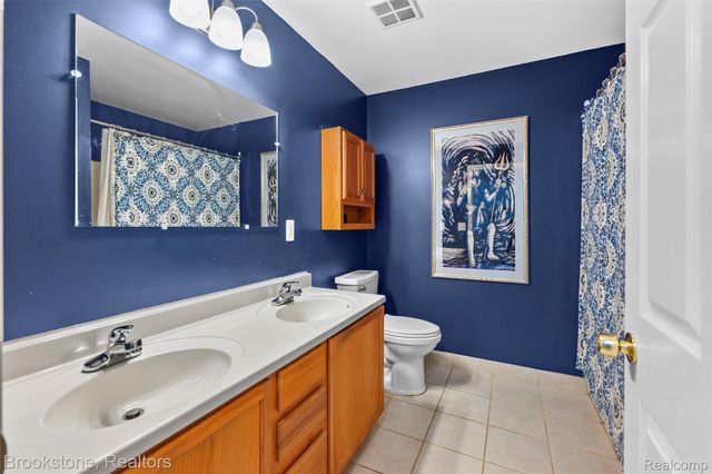 19512 Stanford Lane 7, Roseville, MI 48066