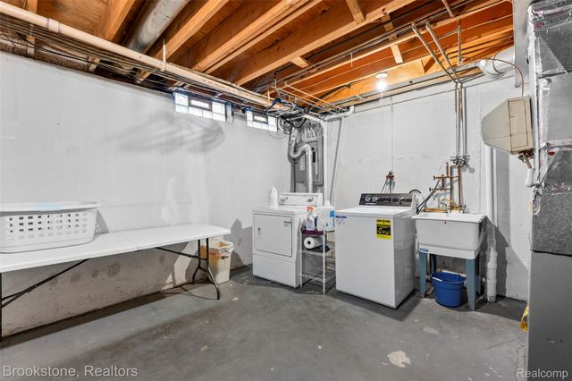 19512 Stanford Lane 7, Roseville, MI 48066