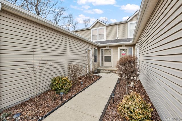 19512 Stanford Lane 7, Roseville, MI 48066