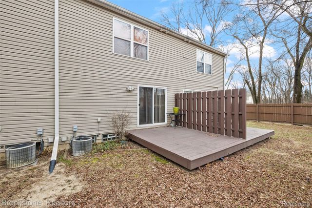 19512 Stanford Lane 7, Roseville, MI 48066