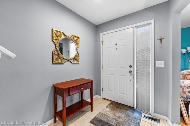 19512 Stanford Lane 7, Roseville, MI 48066