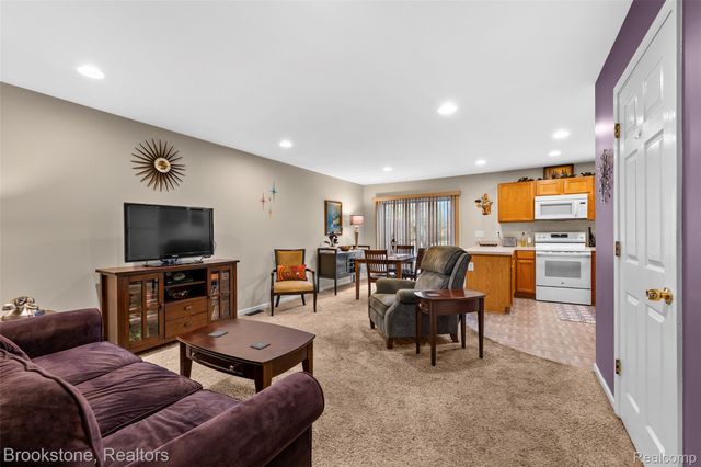 19512 Stanford Lane 7, Roseville, MI 48066