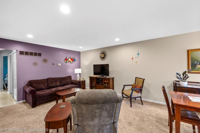 19512 Stanford Lane 7, Roseville, MI 48066