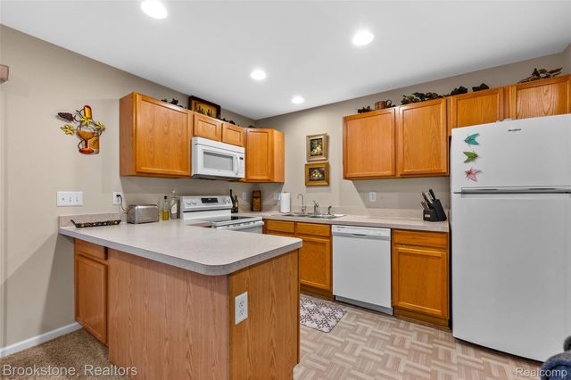 19512 Stanford Lane 7, Roseville, MI 48066