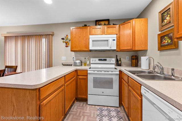 19512 Stanford Lane 7, Roseville, MI 48066