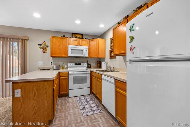 19512 Stanford Lane 7, Roseville, MI 48066