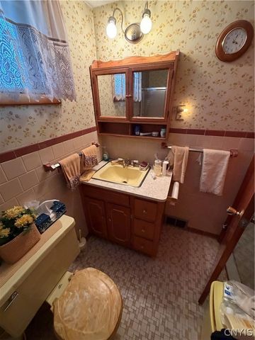 1227 Hillview Drive, Utica, NY 13501