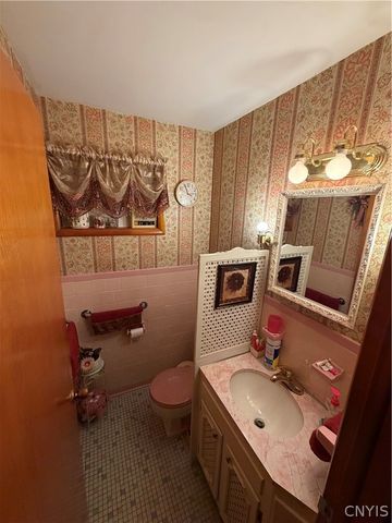 1227 Hillview Drive, Utica, NY 13501