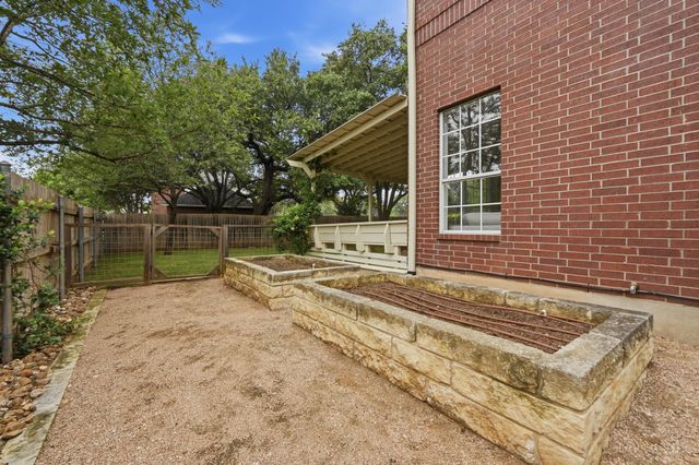 4030 Shavano DR, Austin, TX 78749