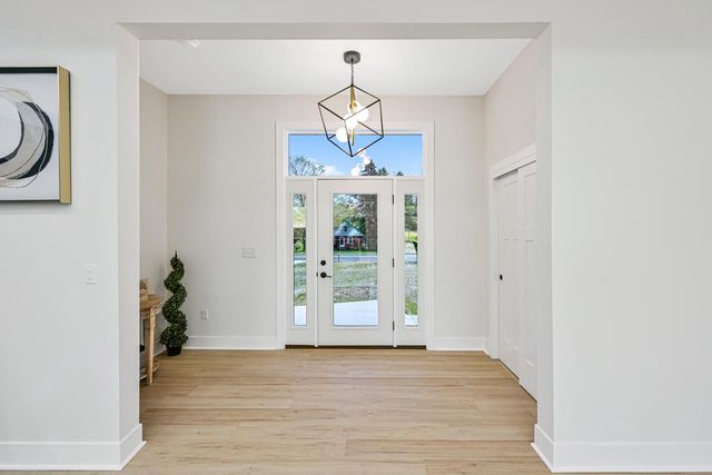 10500 W Vera AVENUE, Milwaukee, WI 53224