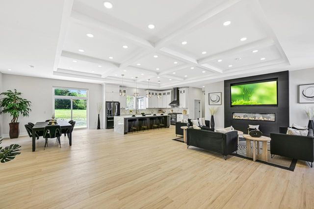 10500 W Vera AVENUE, Milwaukee, WI 53224