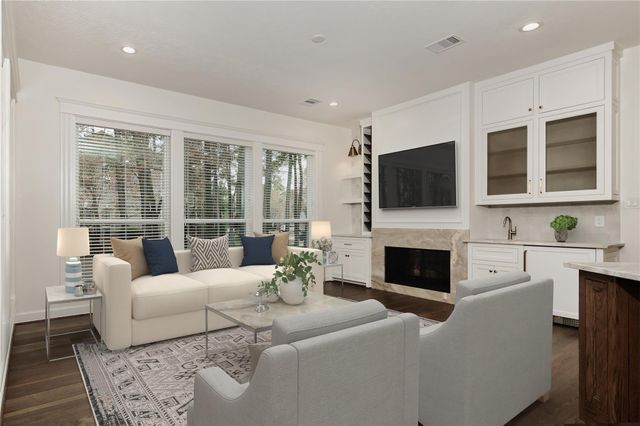 170 Golden Shadow Circle, The Woodlands, TX 77381