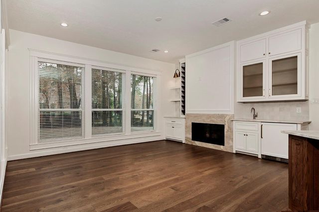 170 Golden Shadow Circle, The Woodlands, TX 77381