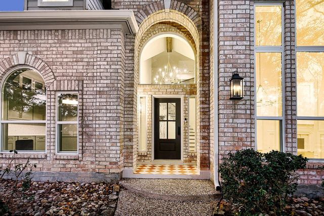 170 Golden Shadow Circle, The Woodlands, TX 77381