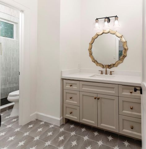 170 Golden Shadow Circle, The Woodlands, TX 77381