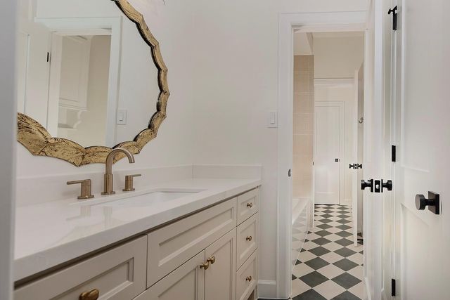 170 Golden Shadow Circle, The Woodlands, TX 77381