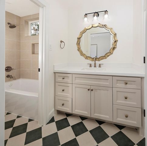 170 Golden Shadow Circle, The Woodlands, TX 77381