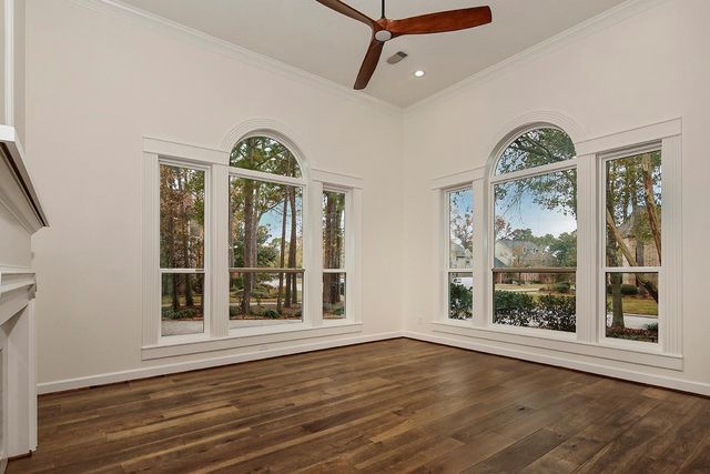 170 Golden Shadow Circle, The Woodlands, TX 77381