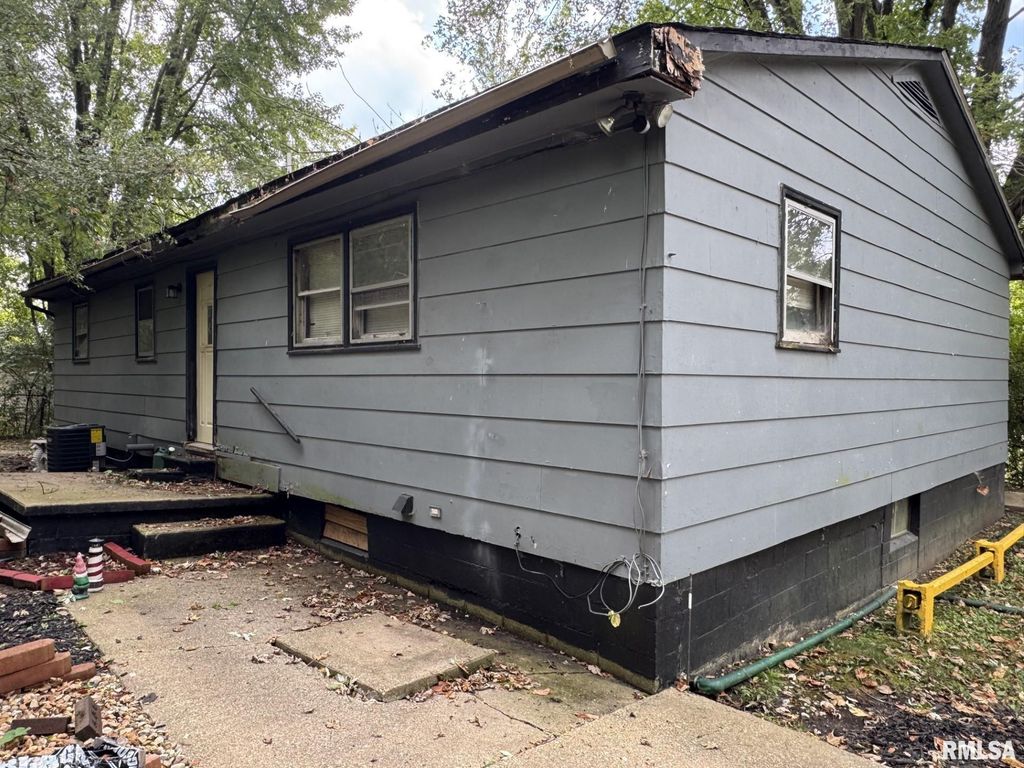 3110 N PEORIA Road, Springfield, IL 62702