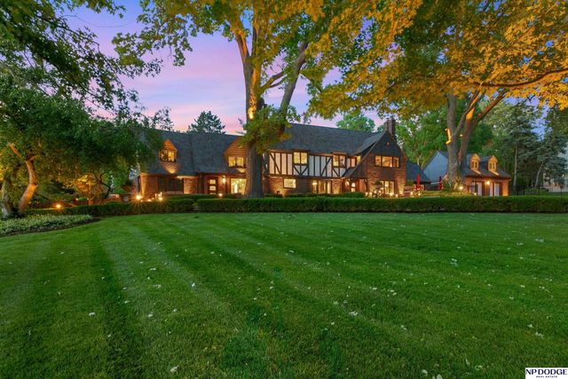 6724 Davenport Street, Omaha, NE 68132