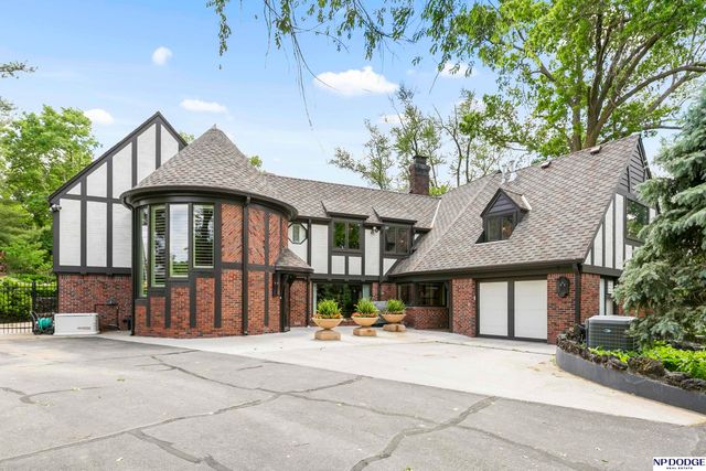 6724 Davenport Street, Omaha, NE 68132