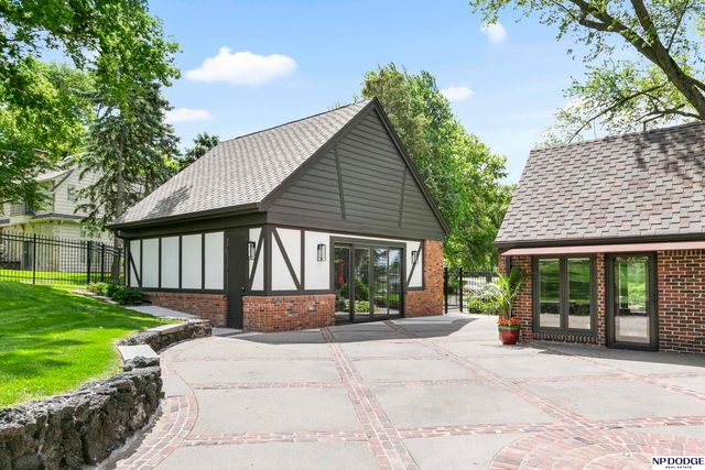 6724 Davenport Street, Omaha, NE 68132