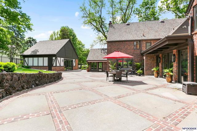 6724 Davenport Street, Omaha, NE 68132