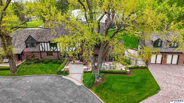 6724 Davenport Street, Omaha, NE 68132