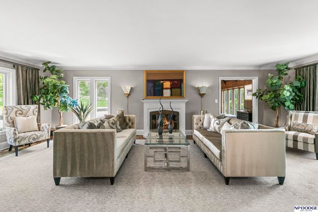 6724 Davenport Street, Omaha, NE 68132