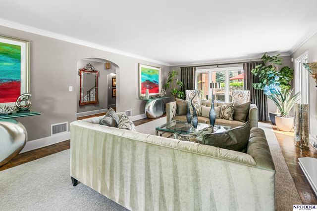 6724 Davenport Street, Omaha, NE 68132