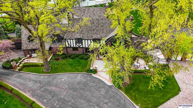 6724 Davenport Street, Omaha, NE 68132