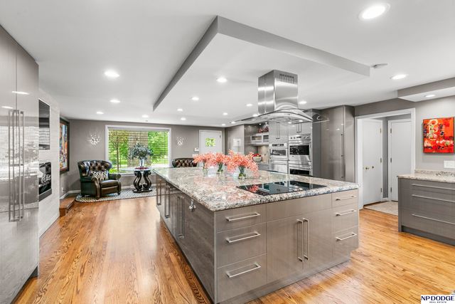 6724 Davenport Street, Omaha, NE 68132