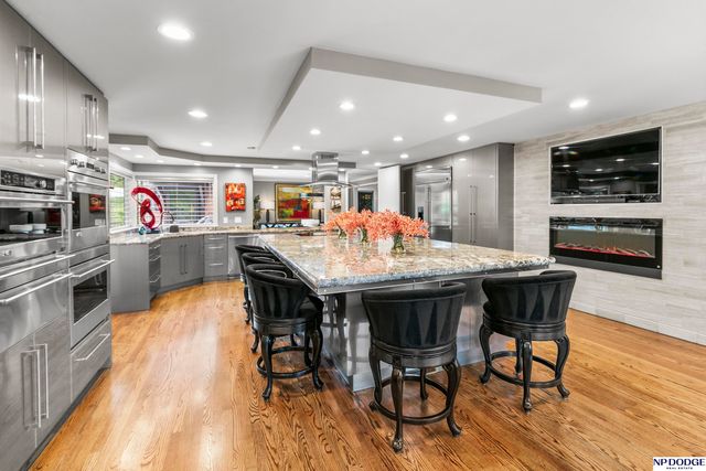 6724 Davenport Street, Omaha, NE 68132