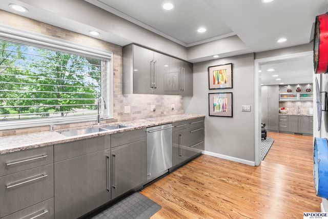 6724 Davenport Street, Omaha, NE 68132