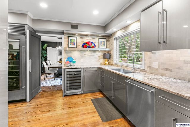 6724 Davenport Street, Omaha, NE 68132