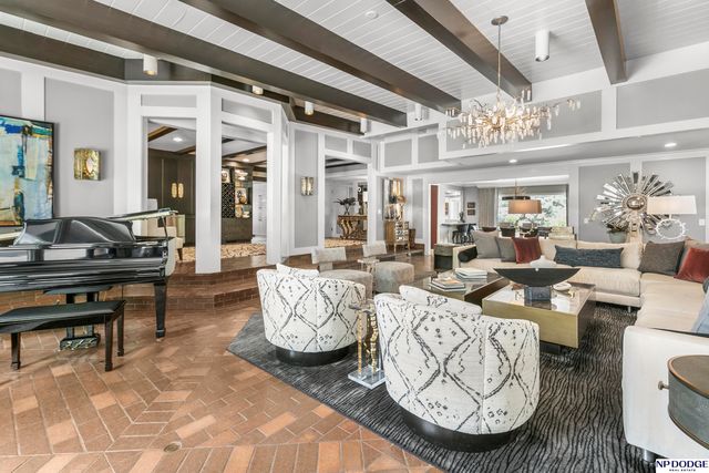 6724 Davenport Street, Omaha, NE 68132