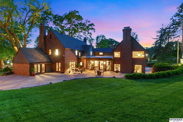 6724 Davenport Street, Omaha, NE 68132