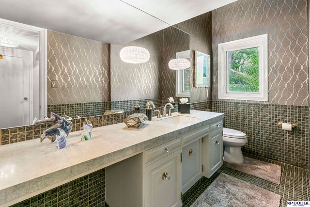 6724 Davenport Street, Omaha, NE 68132