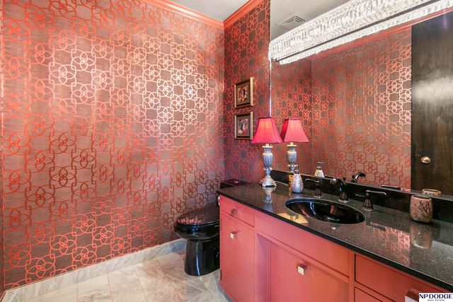 6724 Davenport Street, Omaha, NE 68132