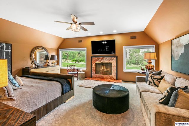 6724 Davenport Street, Omaha, NE 68132