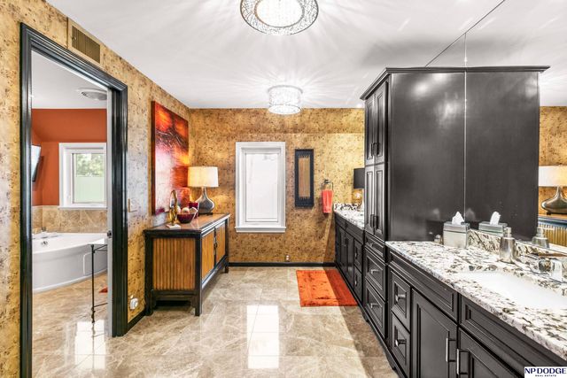 6724 Davenport Street, Omaha, NE 68132