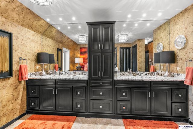 6724 Davenport Street, Omaha, NE 68132