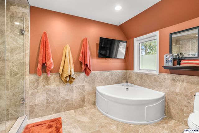 6724 Davenport Street, Omaha, NE 68132