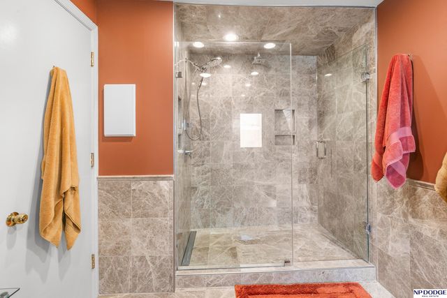 6724 Davenport Street, Omaha, NE 68132