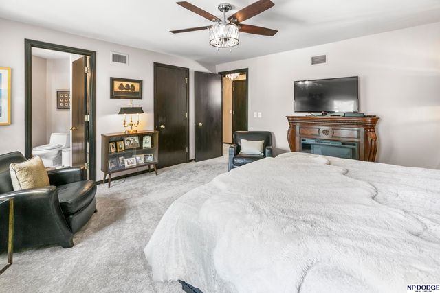 6724 Davenport Street, Omaha, NE 68132