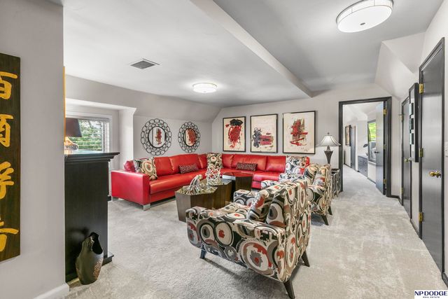 6724 Davenport Street, Omaha, NE 68132