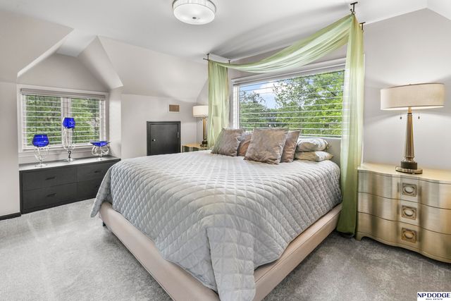 6724 Davenport Street, Omaha, NE 68132