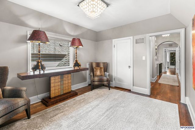 6724 Davenport Street, Omaha, NE 68132