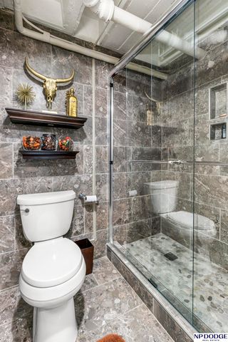 6724 Davenport Street, Omaha, NE 68132