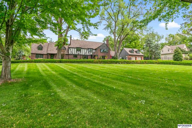 6724 Davenport Street, Omaha, NE 68132